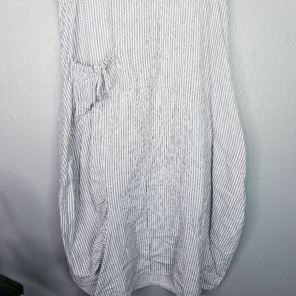 Tulip Striped Sleeveless Midi Dress - Picture 9 of 10